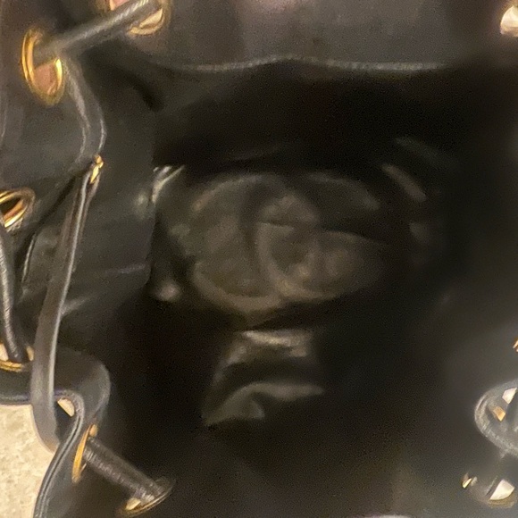 Chanel CC Stitch bucket bag 80’s - 1990’s vintage ✨logo bottom✨🦄 - Picture 10 of 17